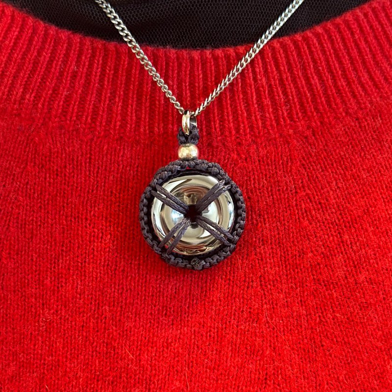 画像2: テラヘルツ　トーラスペンダント（紐色：ミッドナイトブルー/ワインレッド） (2)